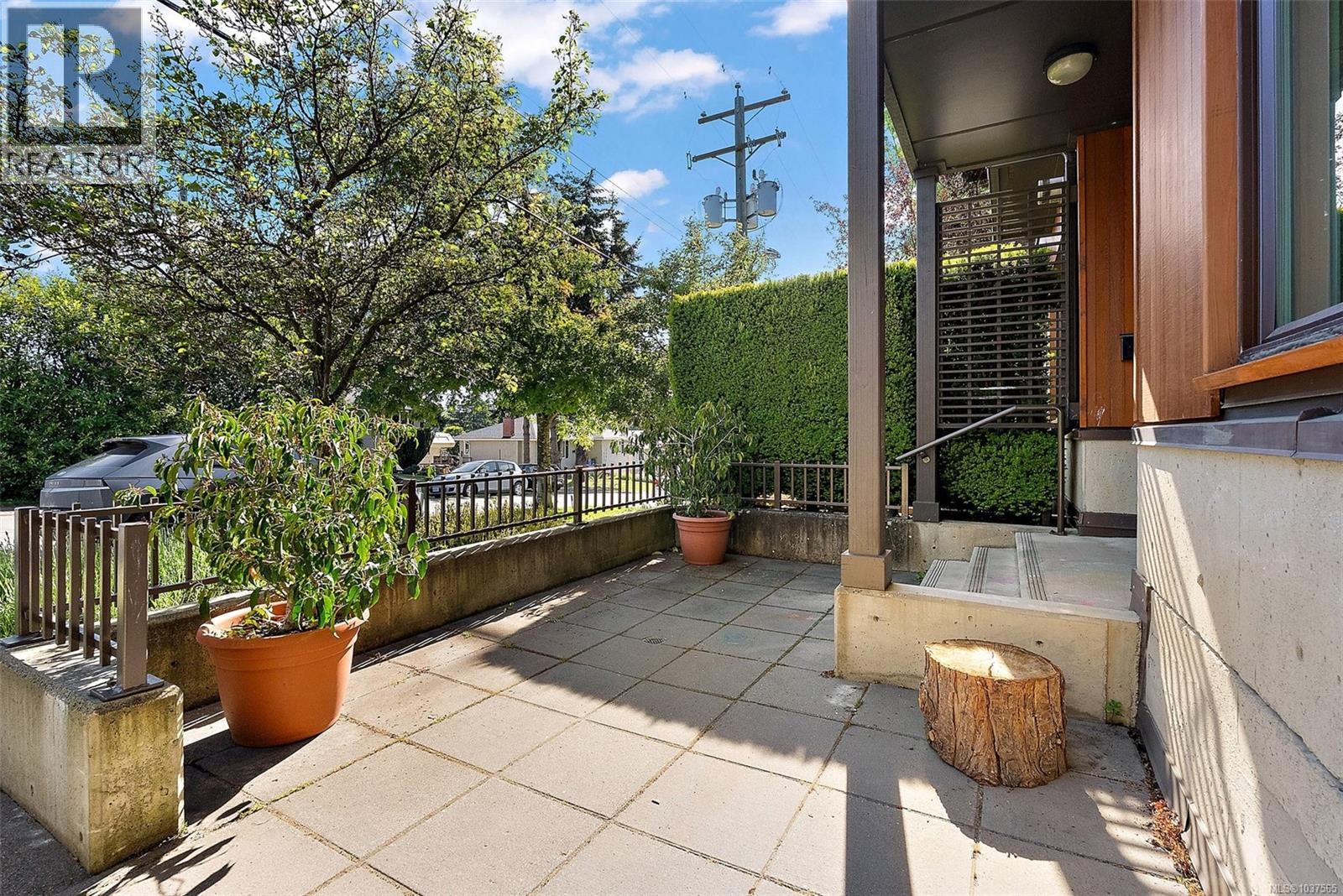 #2 1696 Pear St - 4