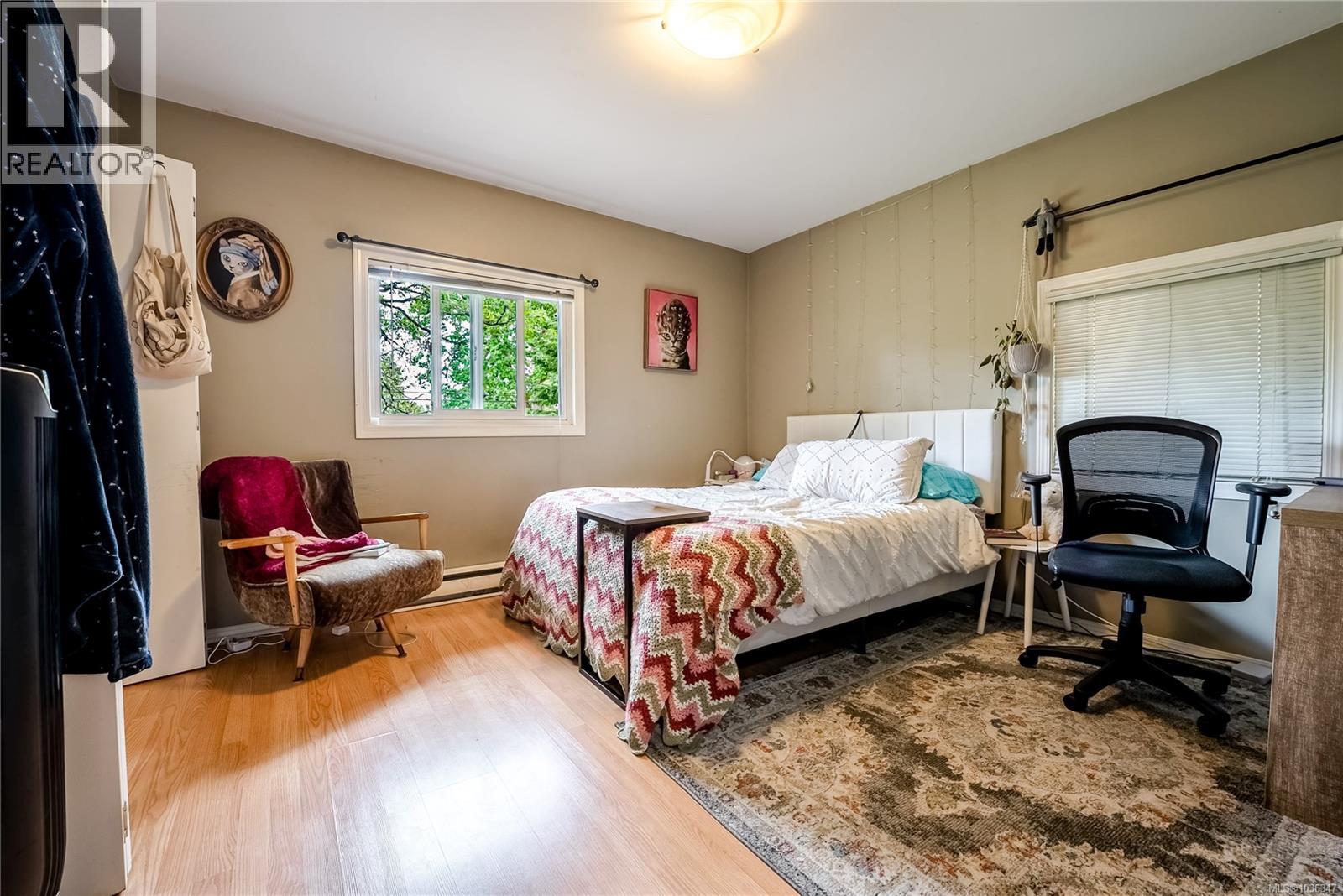 4120 Quadra St - 12