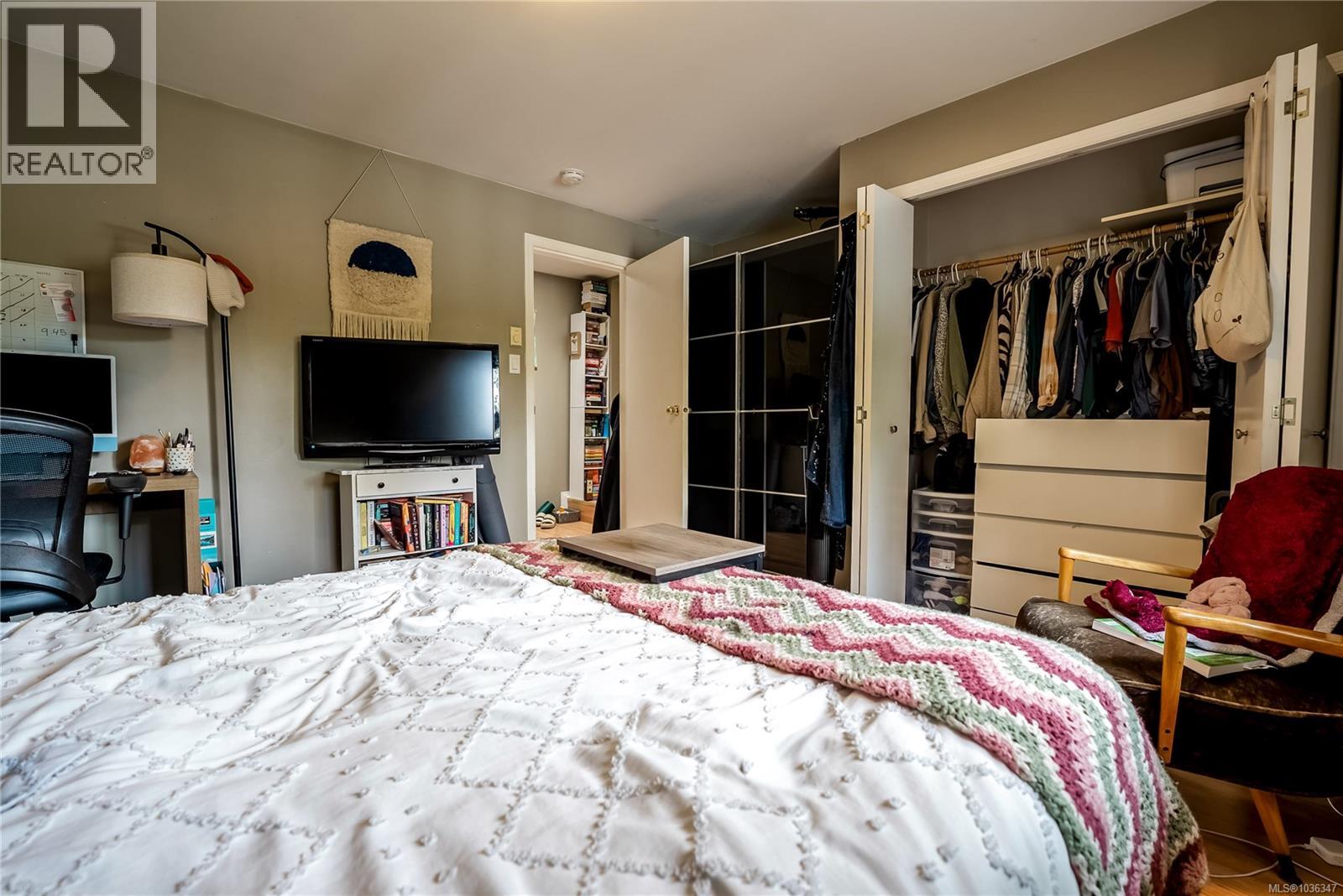 4120 Quadra St - 14
