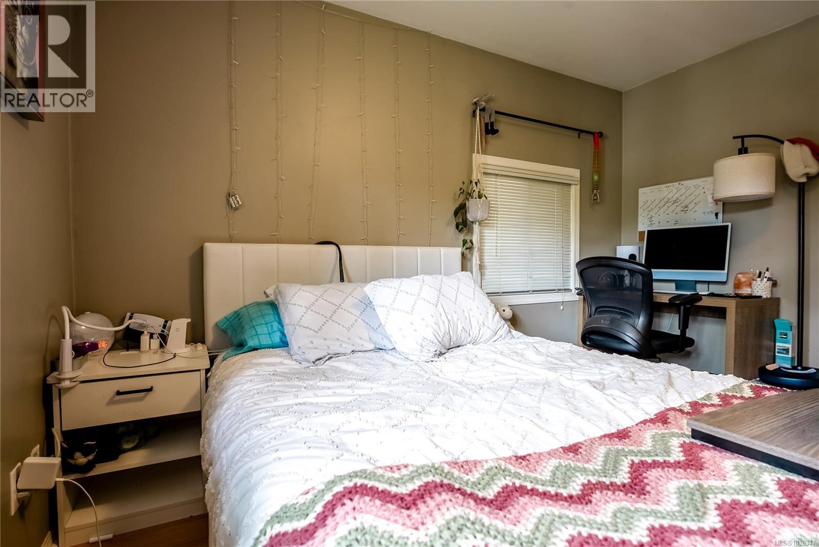 4120 Quadra St - 15