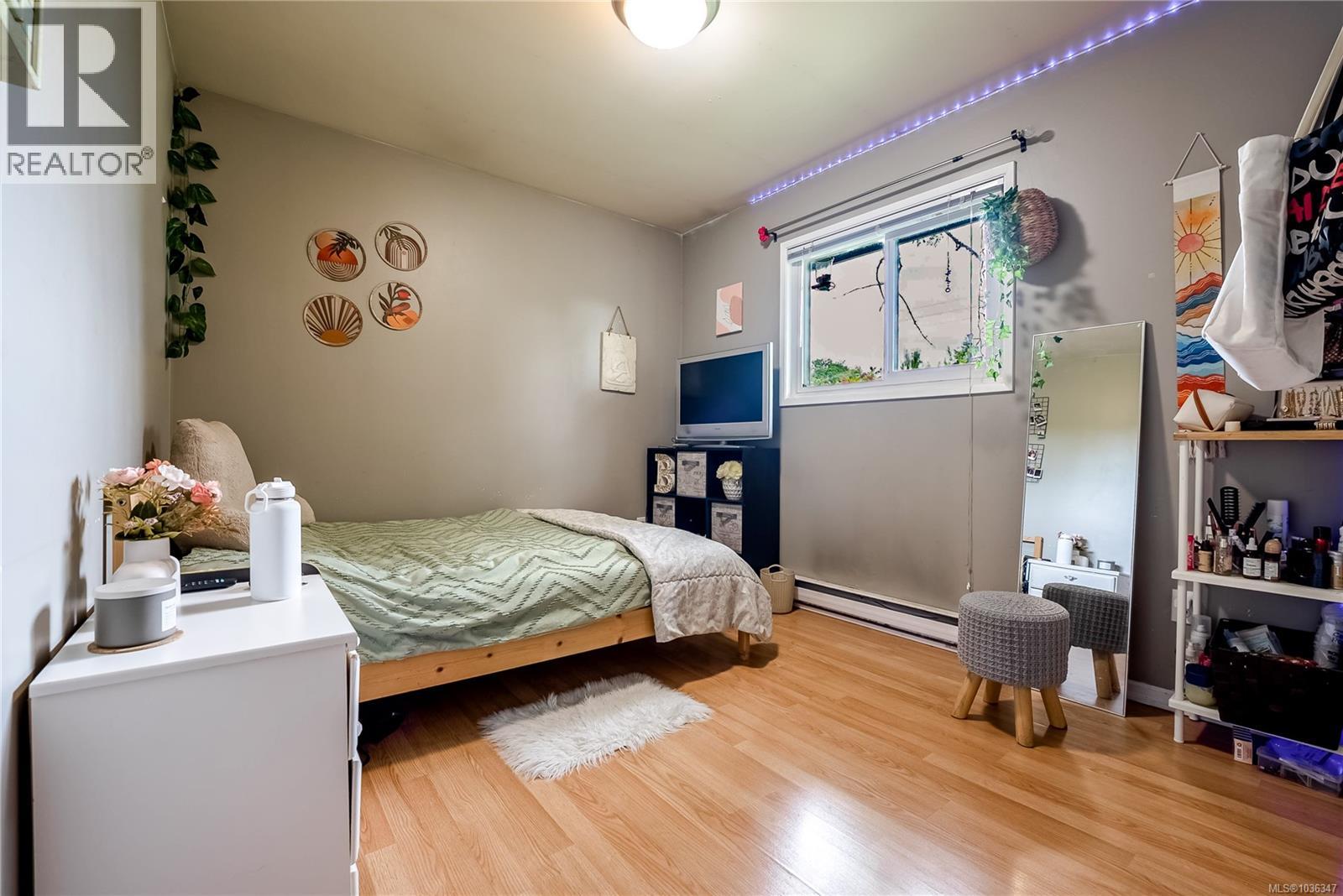 4120 Quadra St - 17