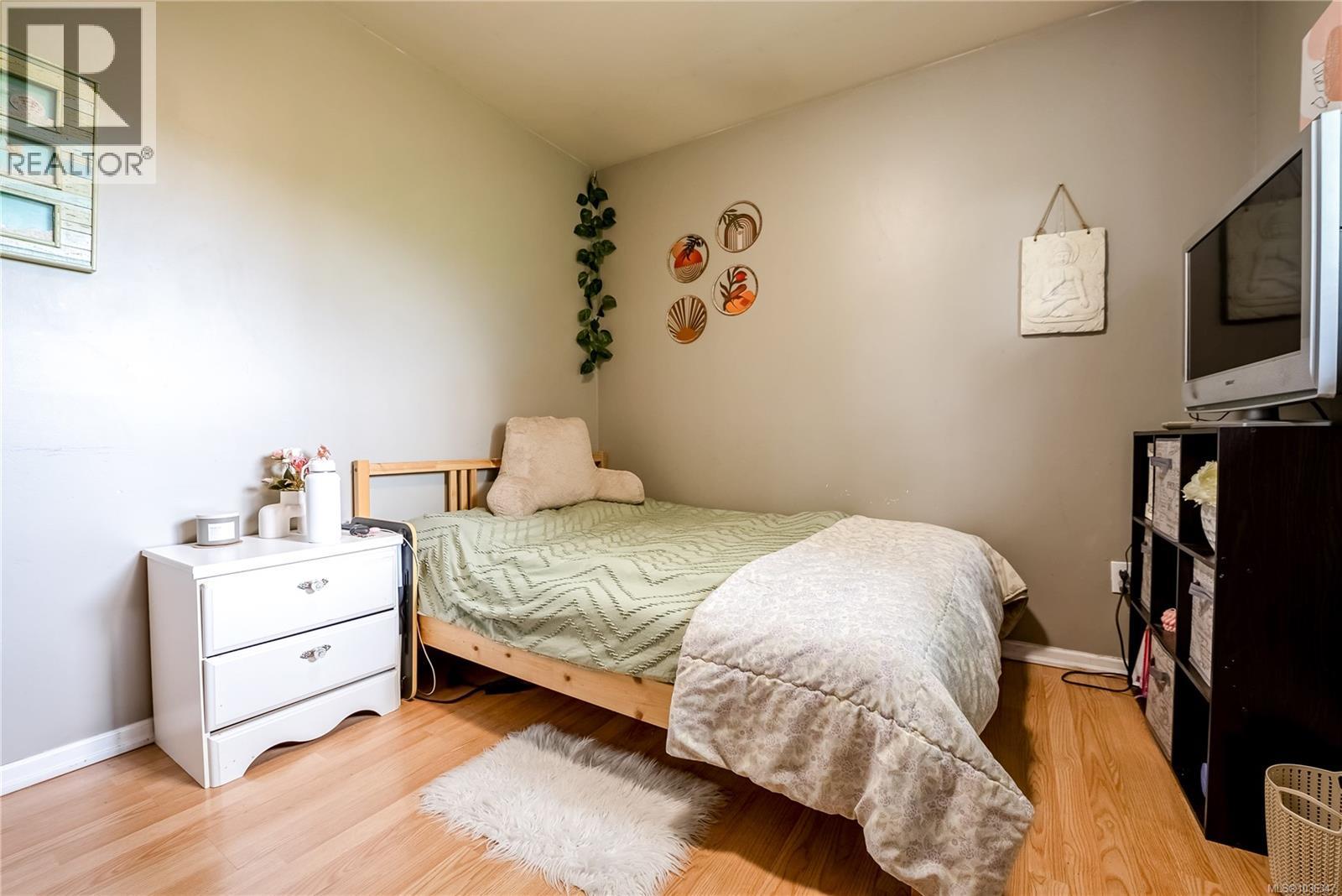 4120 Quadra St - 21