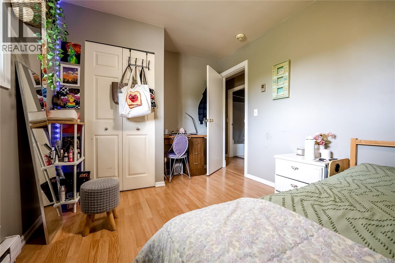 4120 Quadra St - 22