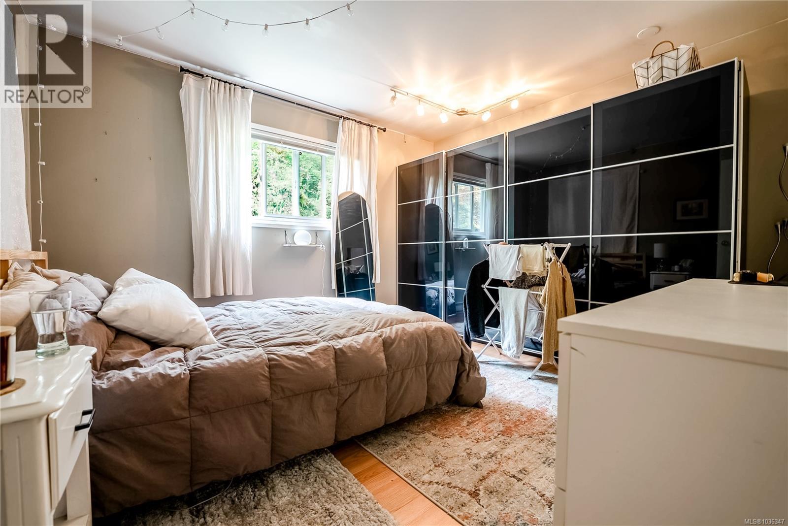 4120 Quadra St - 27