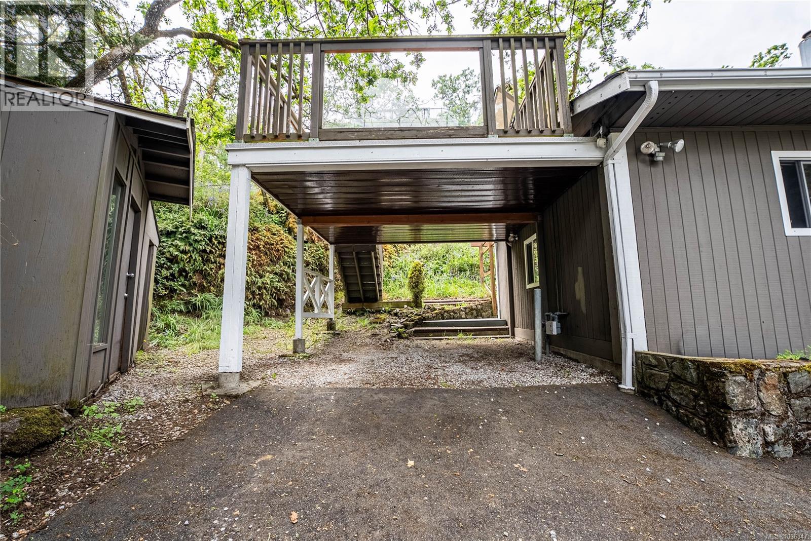 4120 Quadra St - 39