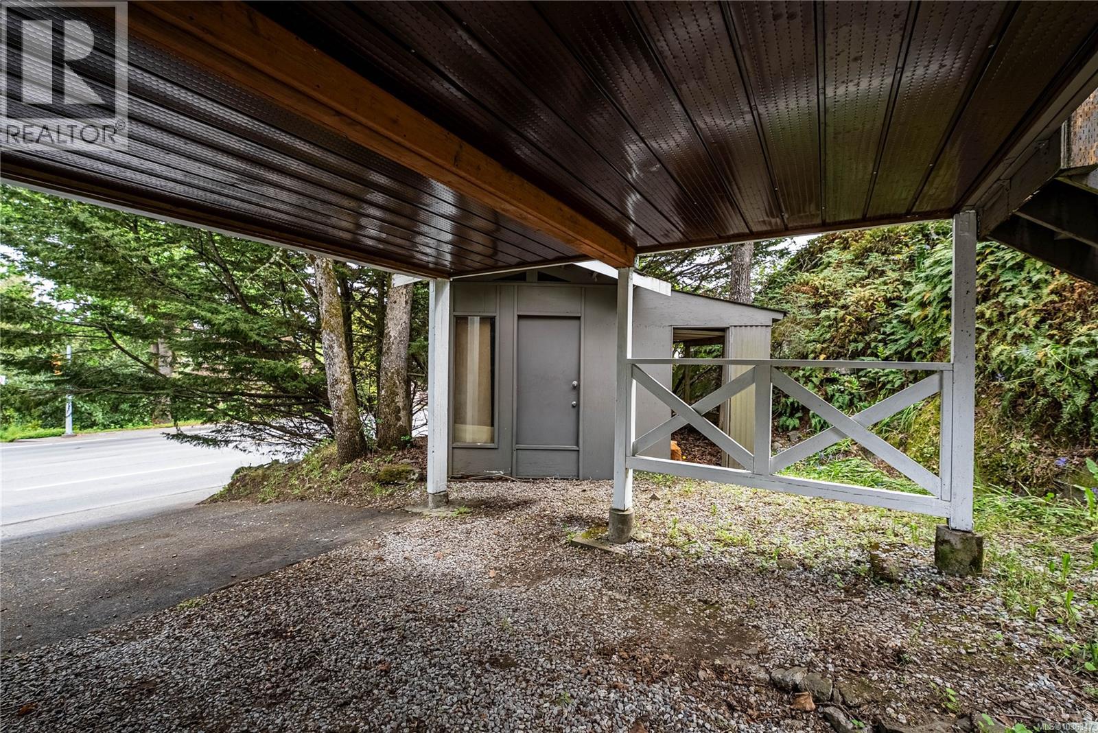 4120 Quadra St - 40
