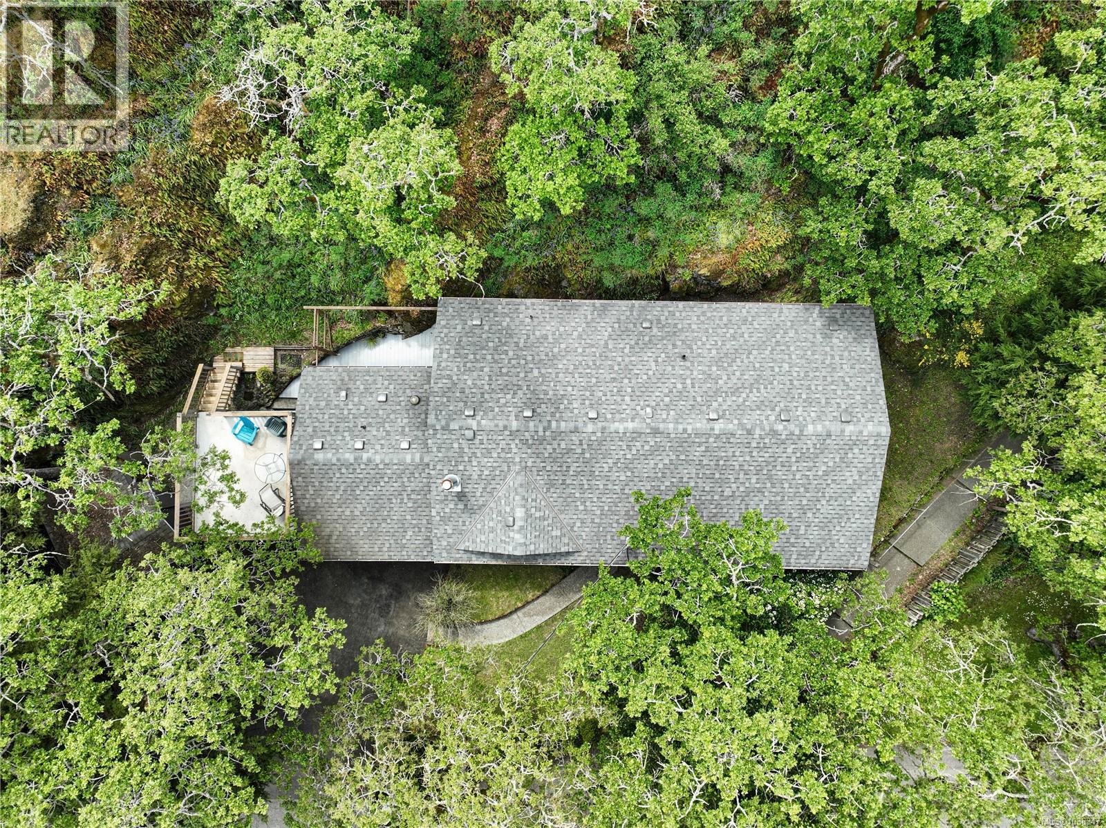 4120 Quadra St - 41
