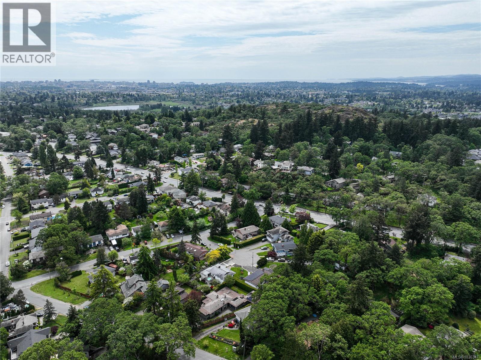 4120 Quadra St - 47