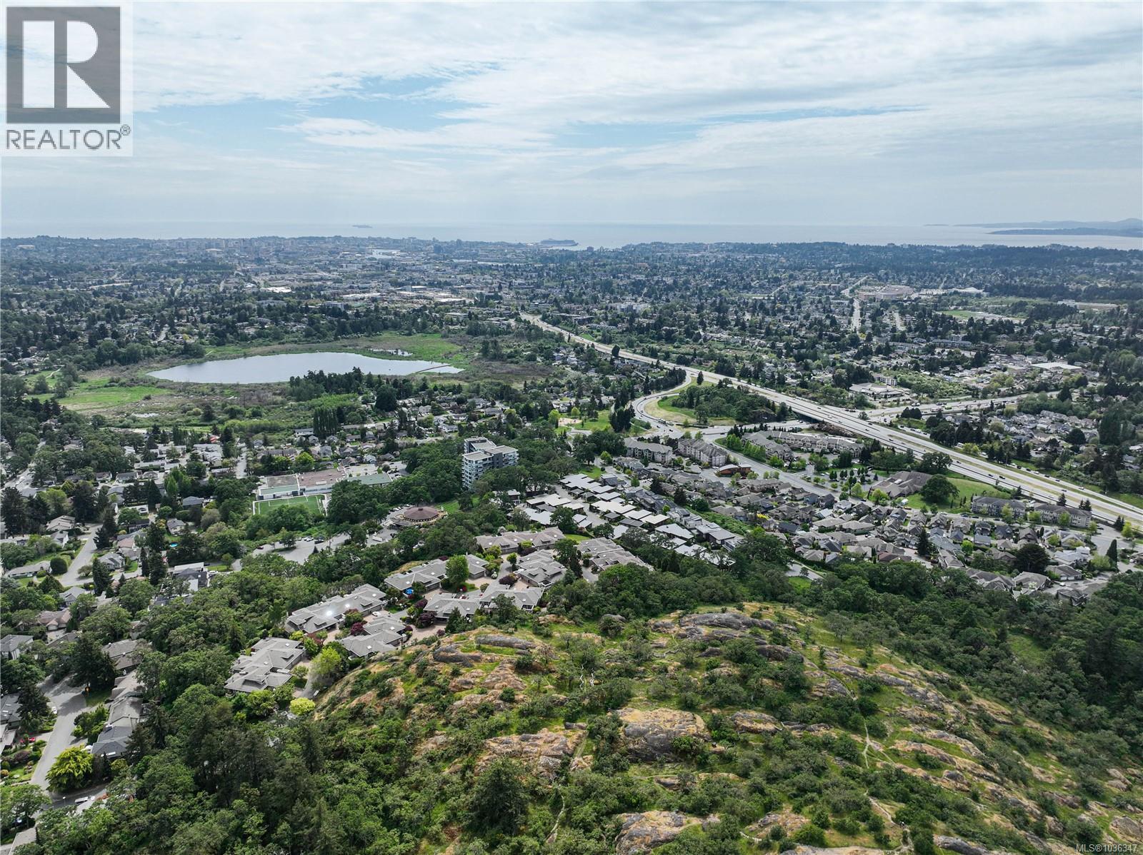 4120 Quadra St - 48