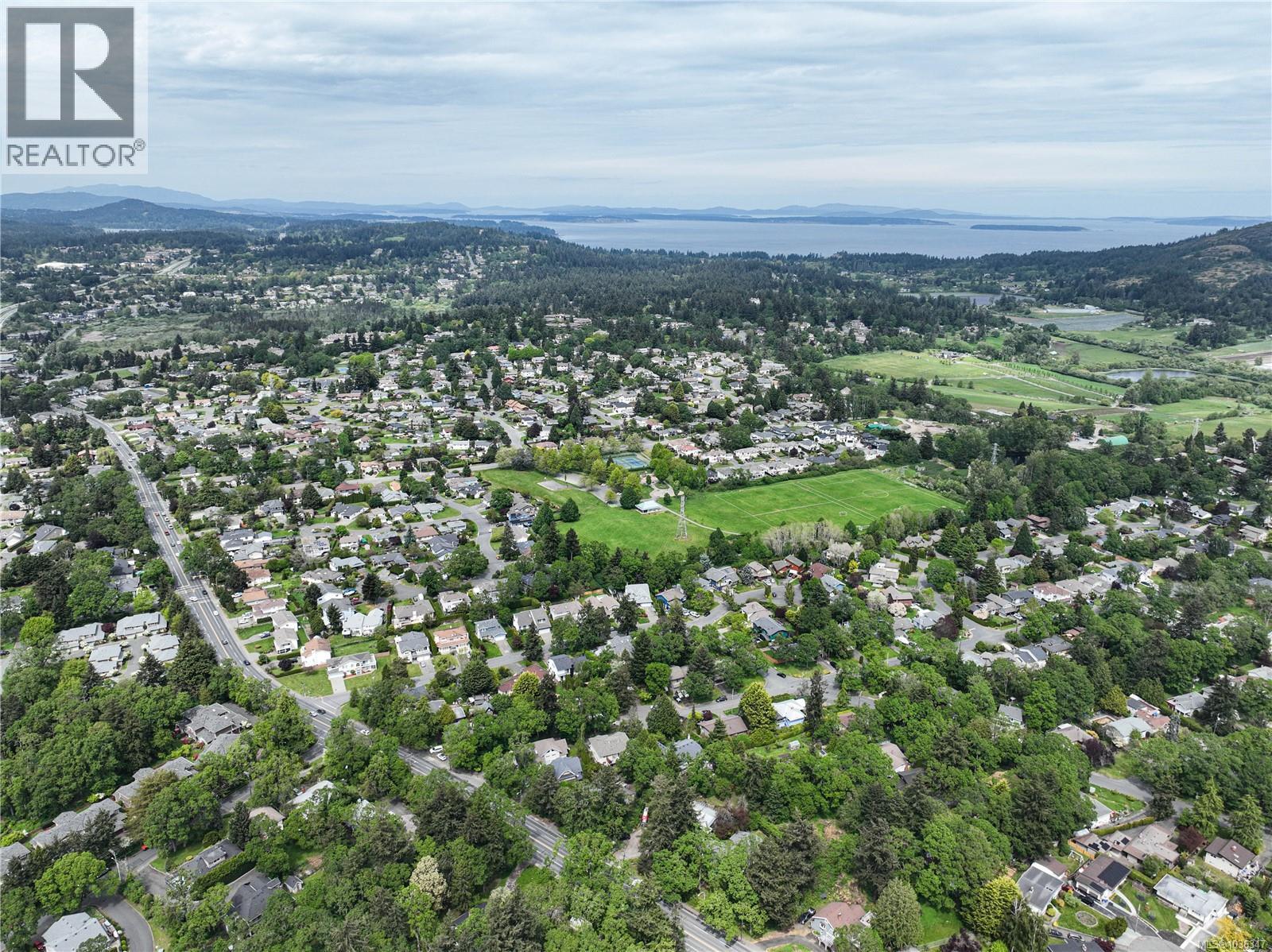 4120 Quadra St - 49