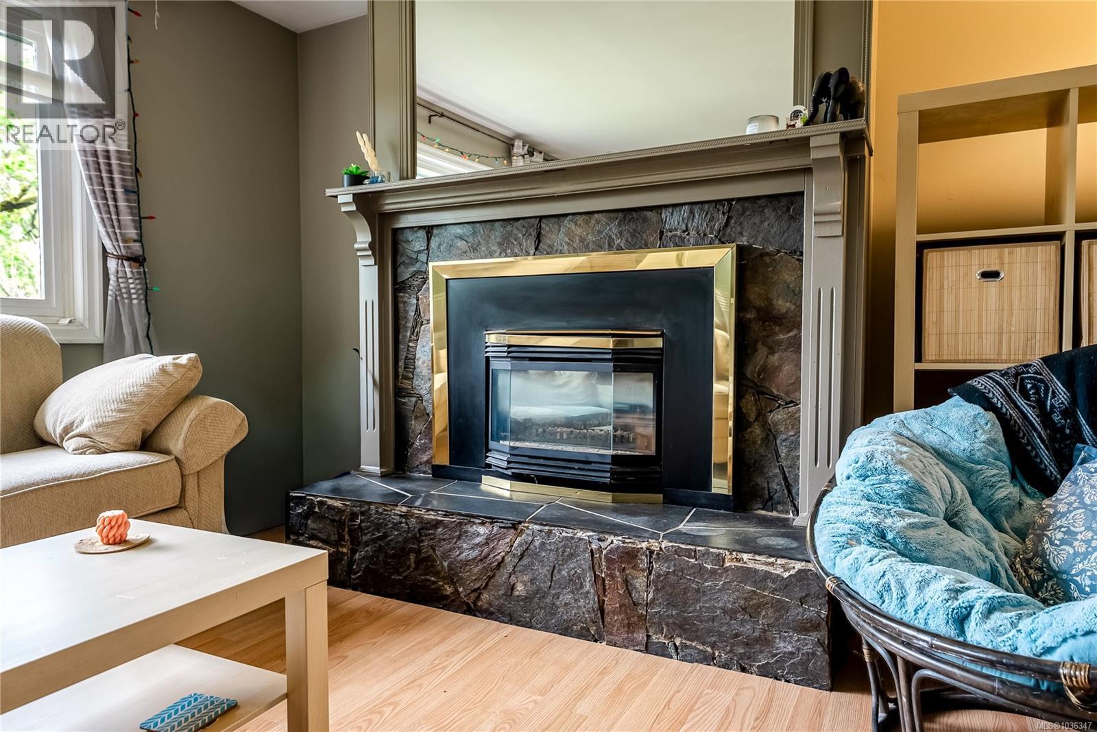 4120 Quadra St - 5