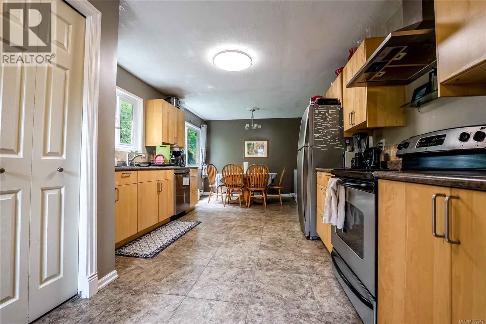 4120 Quadra St - 6
