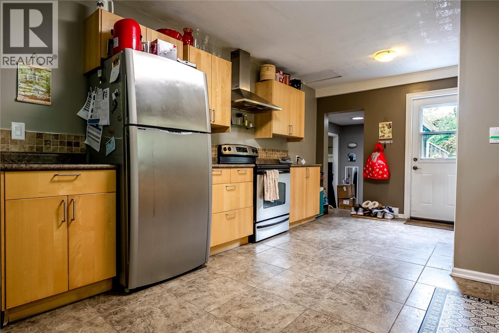4120 Quadra St - 9