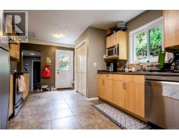 Kitchen - 4120 Quadra St, Saanich, BC V8X3B9 Photo 10