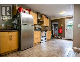 Eating area - 4120 Quadra St, Saanich, BC V8X3B9 Photo 9