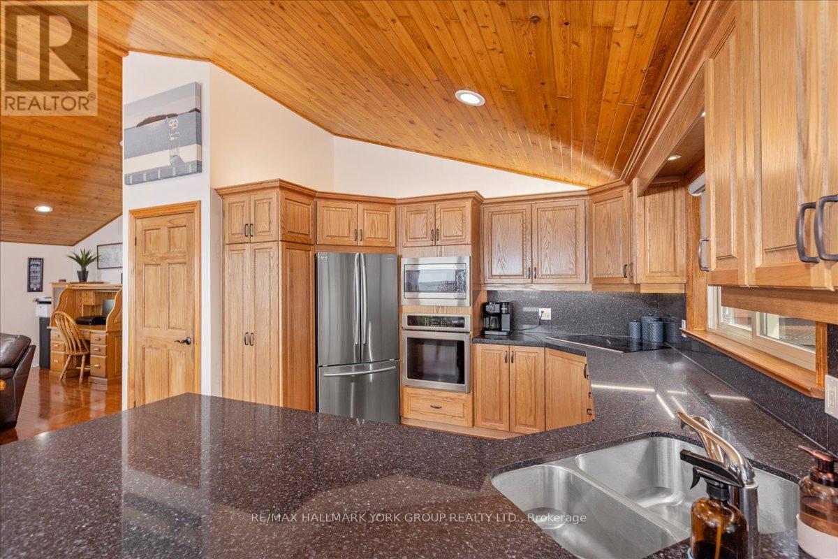 229 LAKE DRIVE N - 13