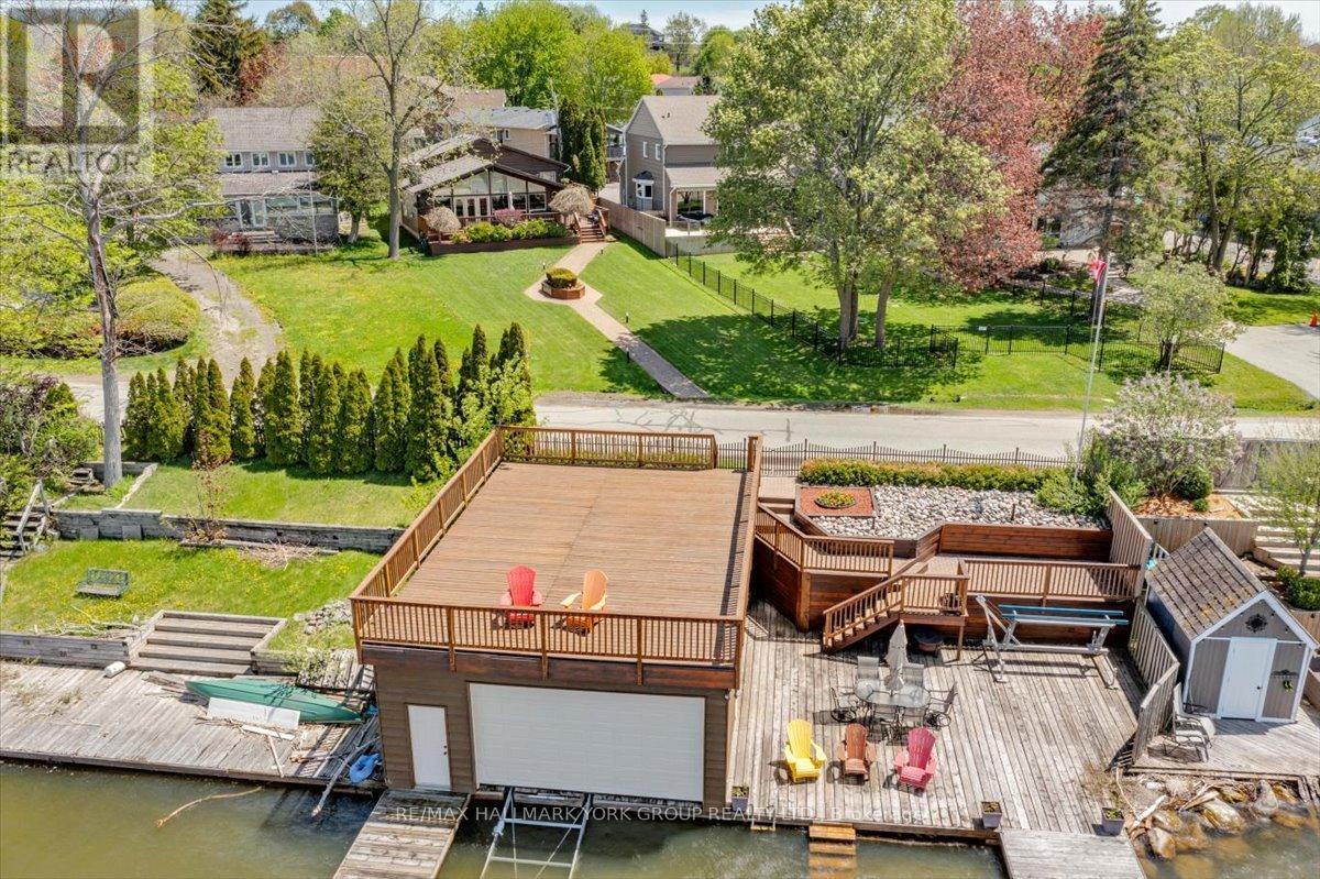 229 LAKE DRIVE N - 32