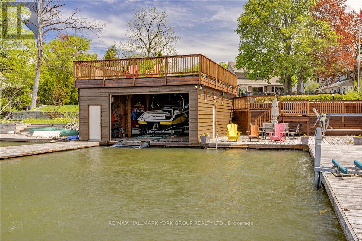 229 LAKE DRIVE N - 44