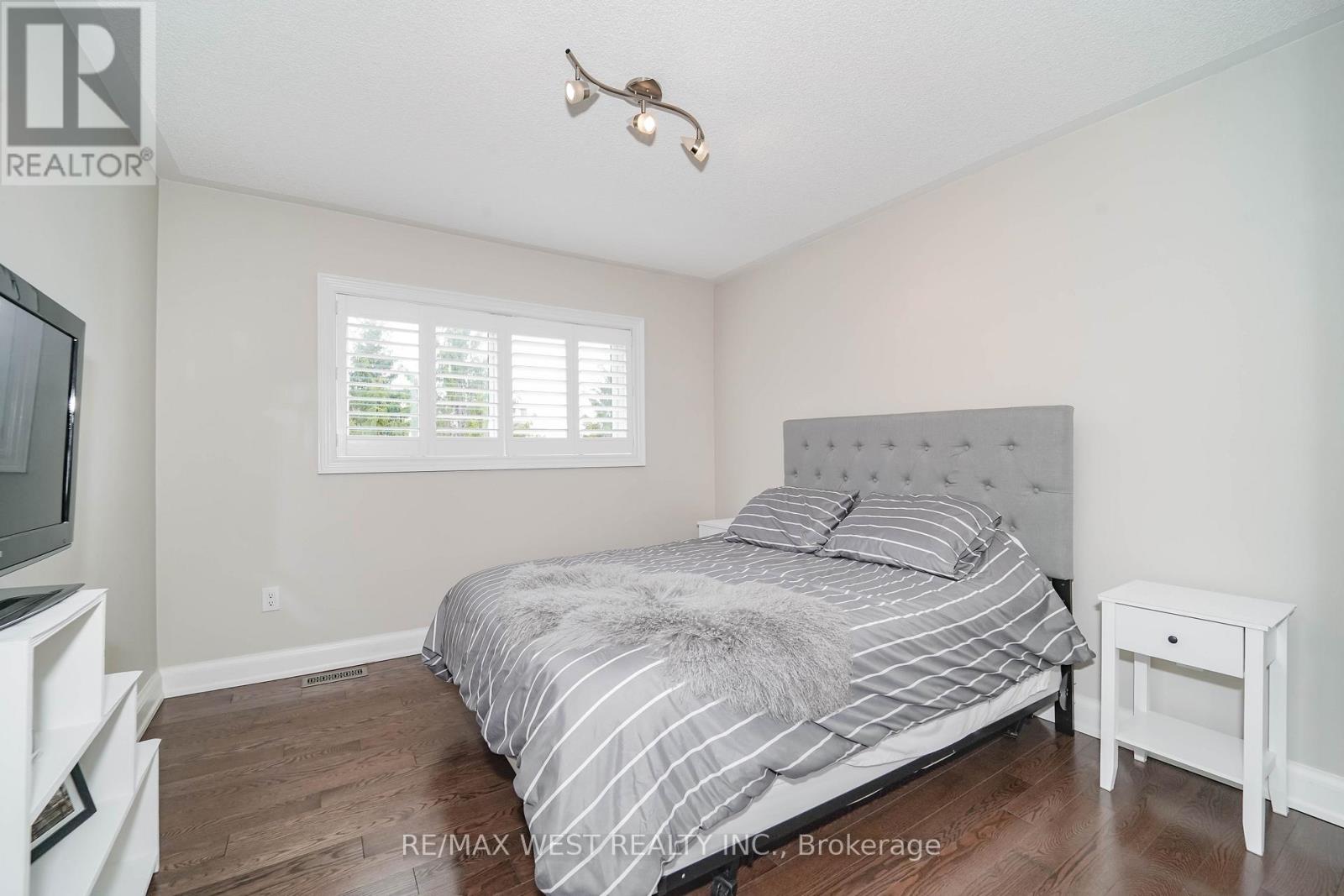 39 SYLWOOD CRESCENT - 10