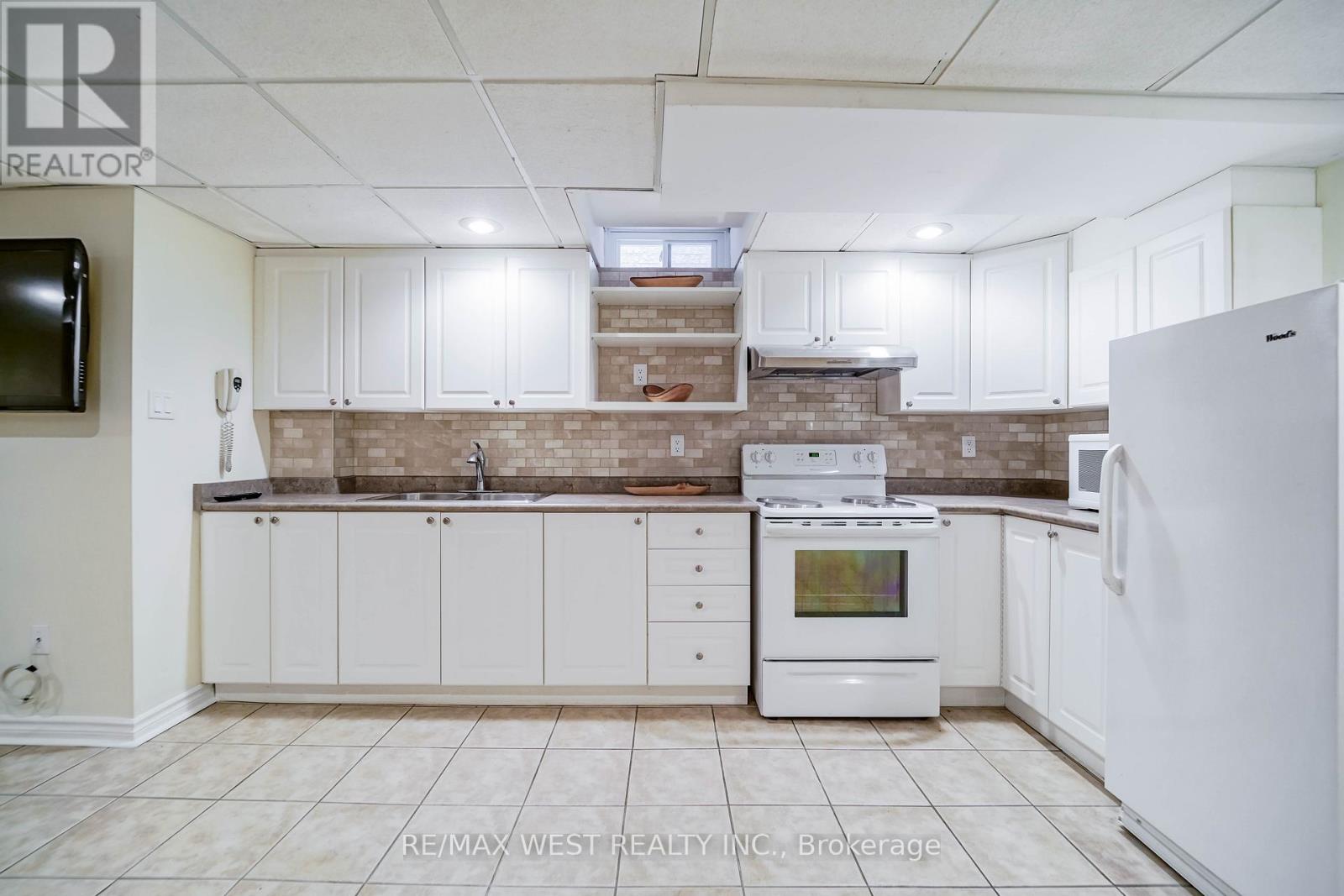 39 SYLWOOD CRESCENT - 15