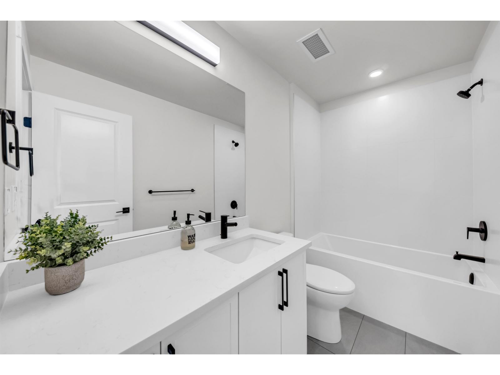 323 7506 199A STREET, Langley