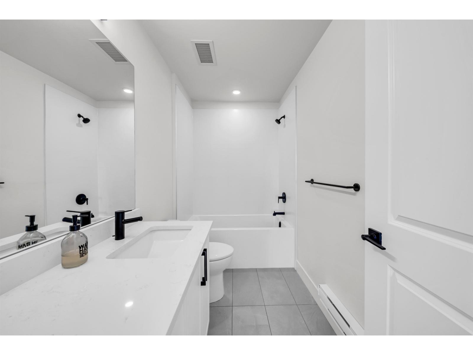 323 7506 199A STREET, Langley