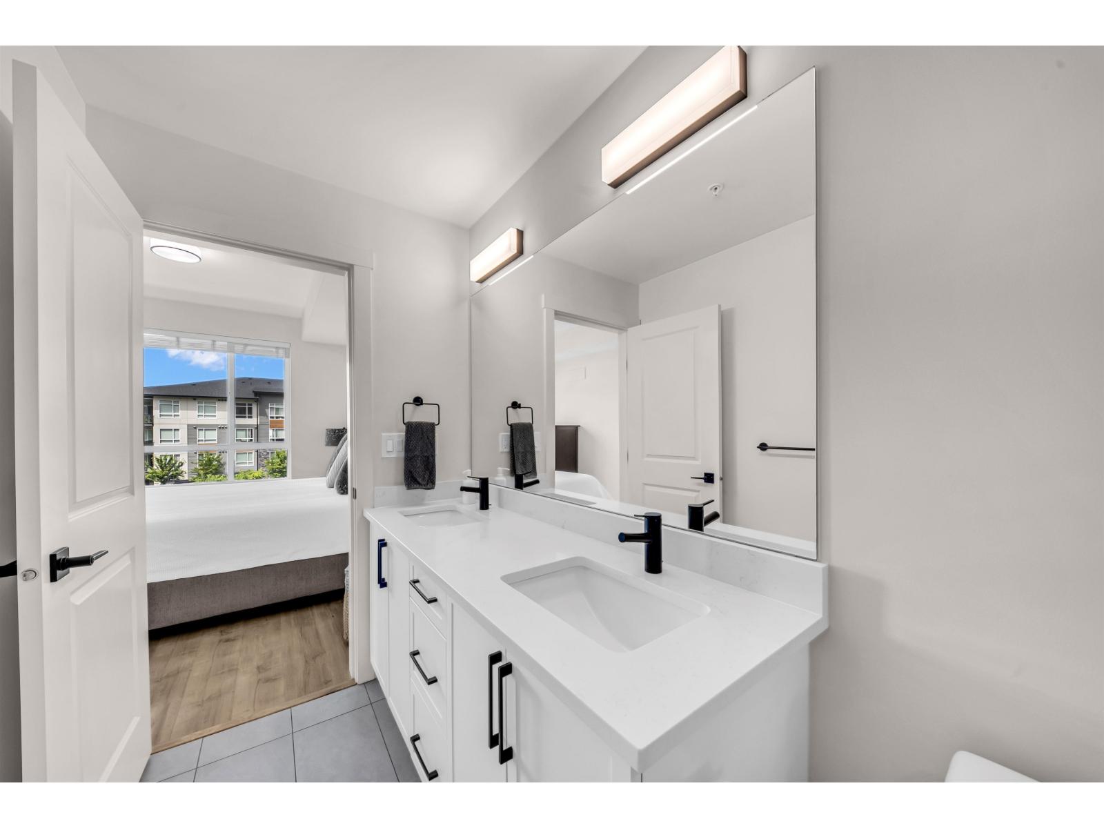 323 7506 199A STREET, Langley