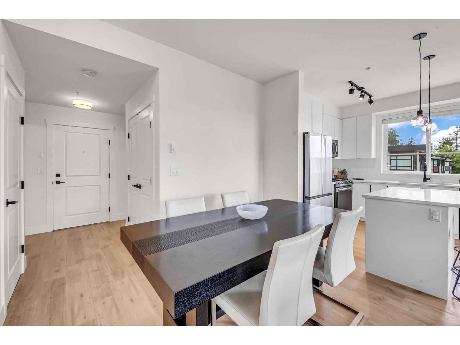 323 7506 199A STREET, Langley