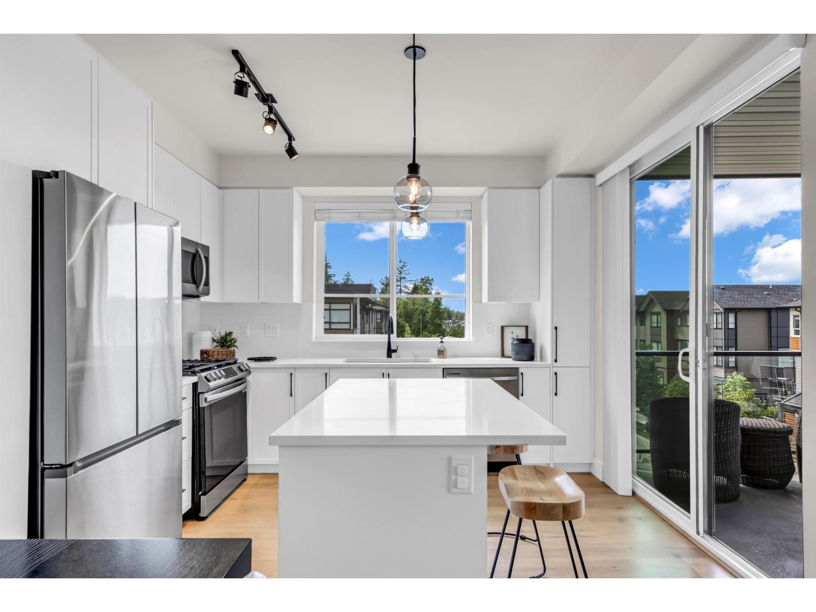 323 7506 199A STREET, Langley