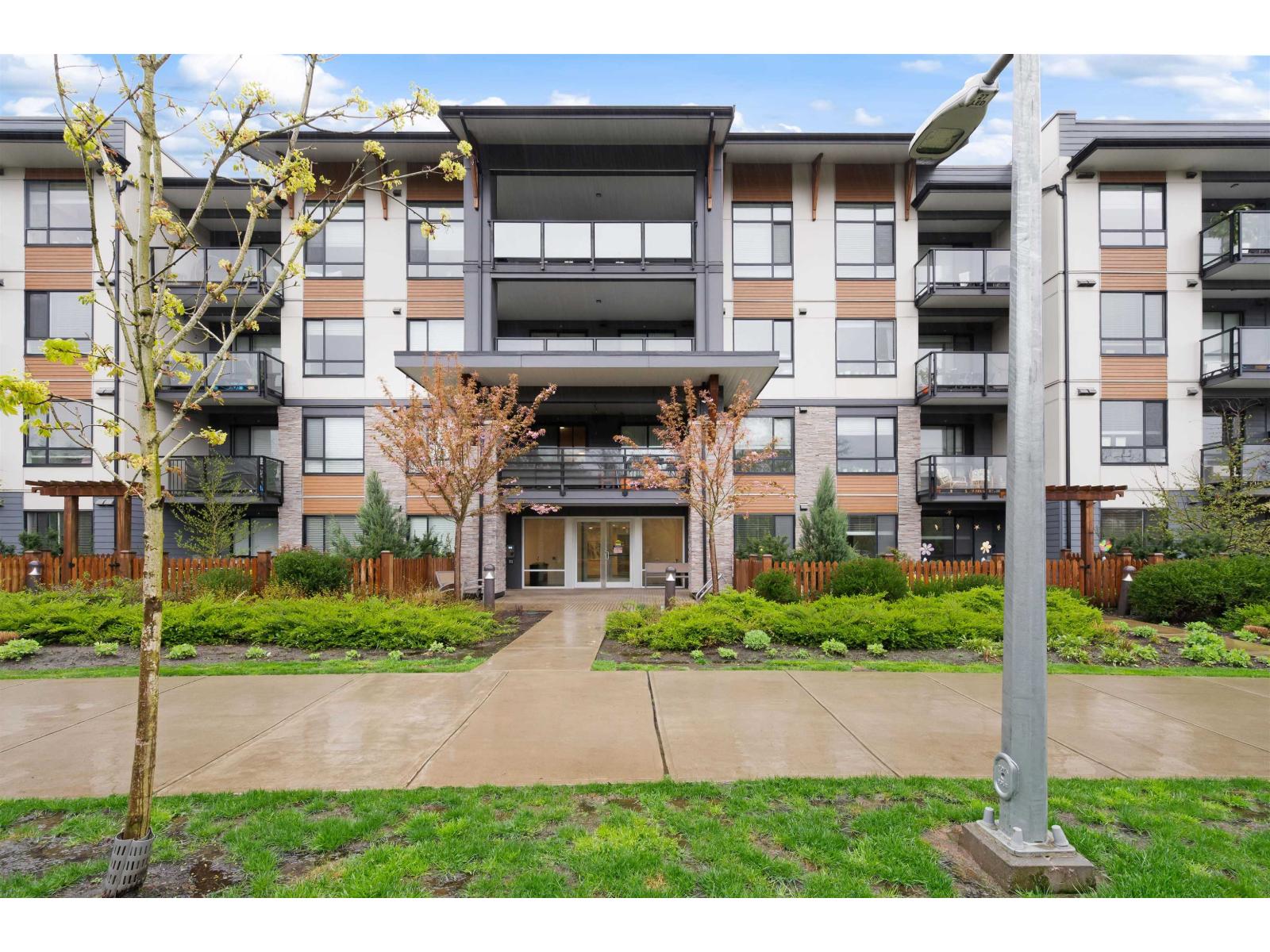 323 7506 199A STREET, Langley
