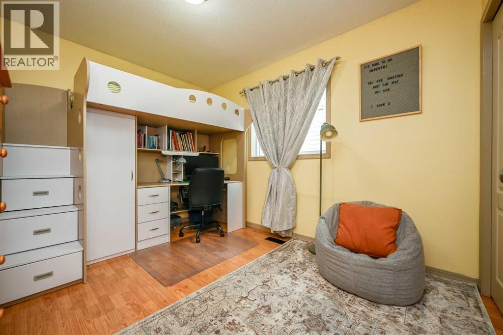 10605 72 Avenue - 12
