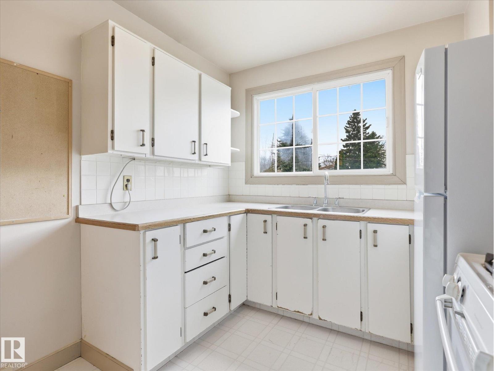 12324 104 ST NW - 12
