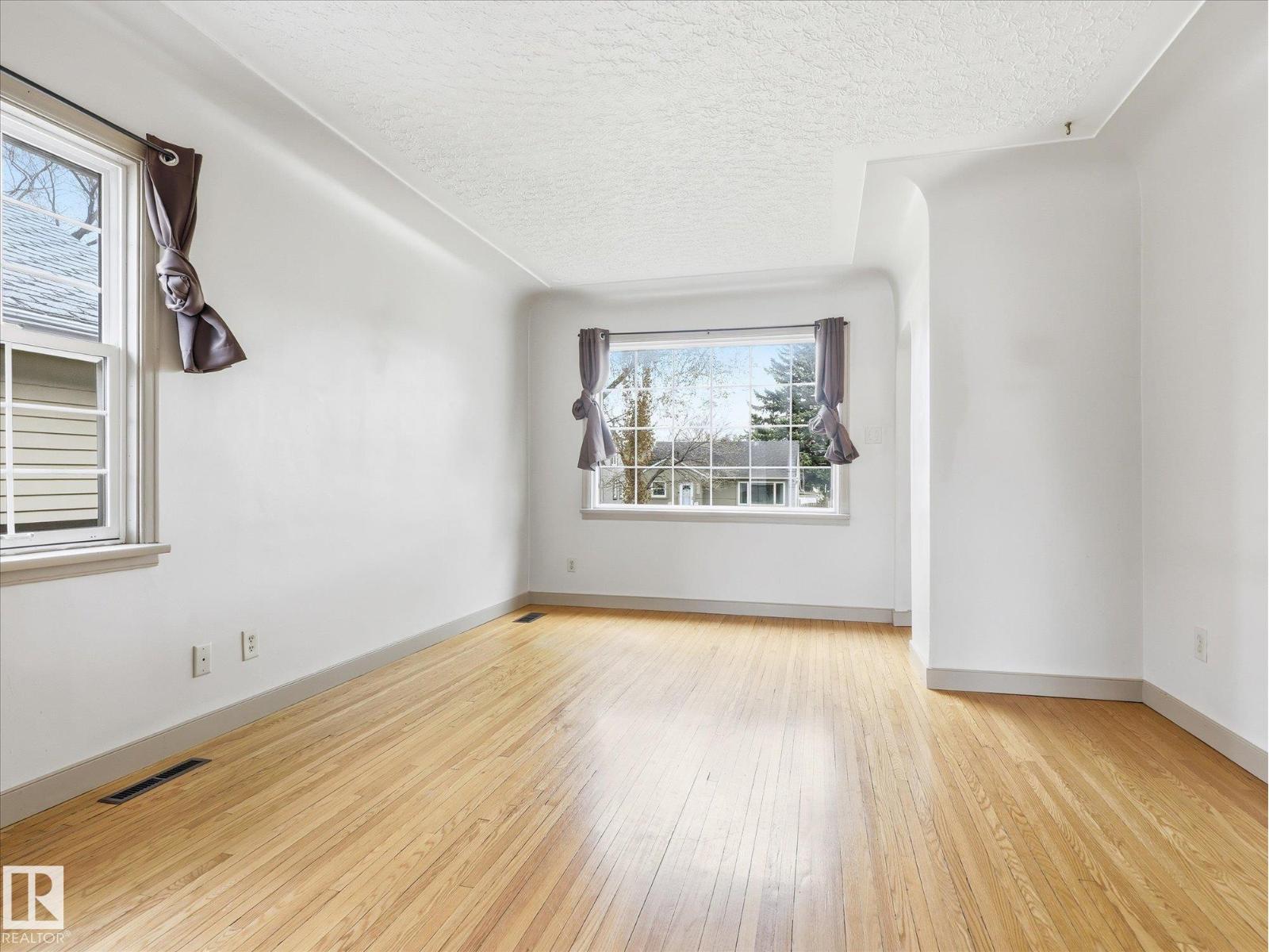 12324 104 ST NW - 6