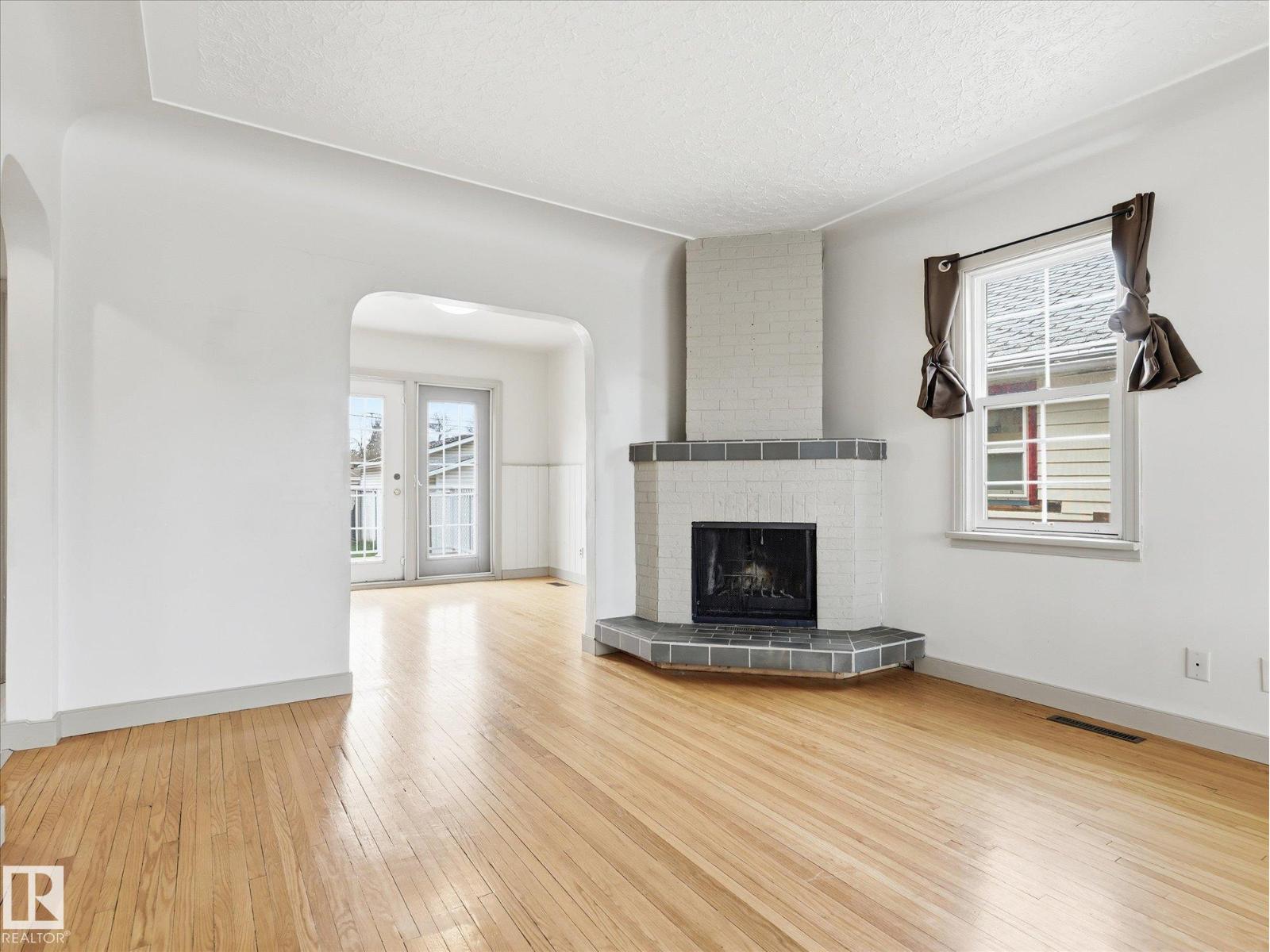12324 104 ST NW - 7