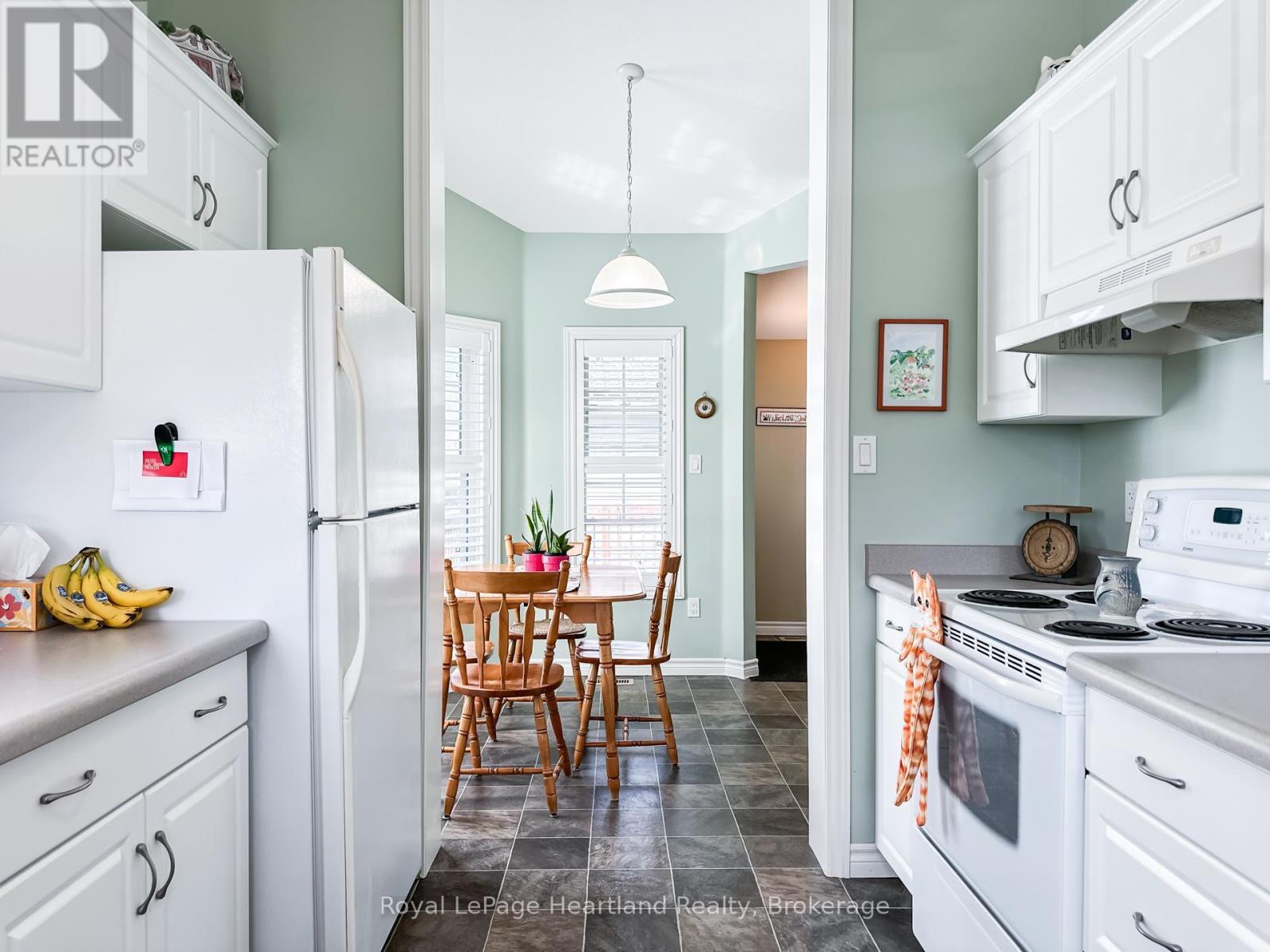 22 ALGONQUIN LANE - 10