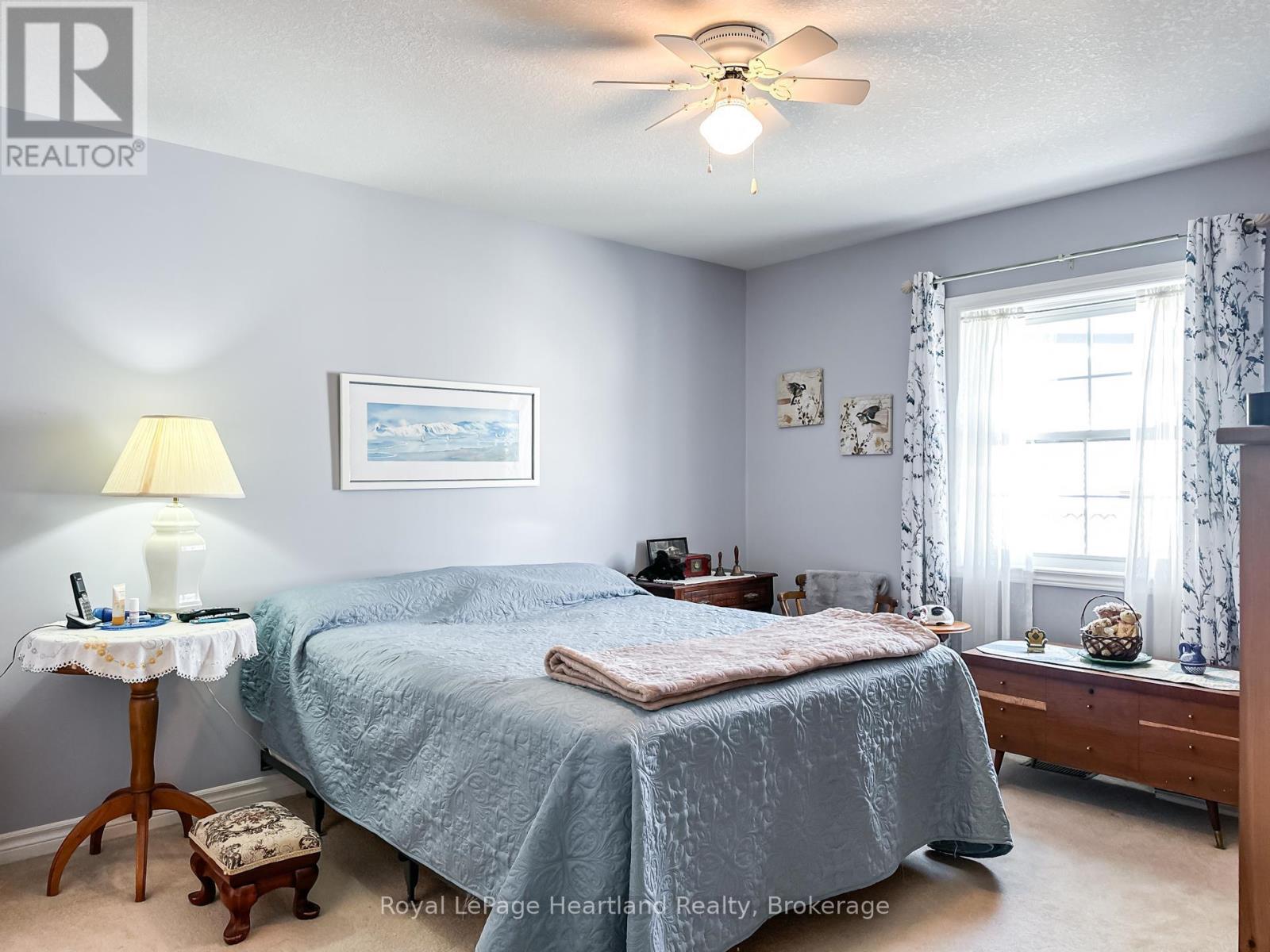 22 ALGONQUIN LANE - 20