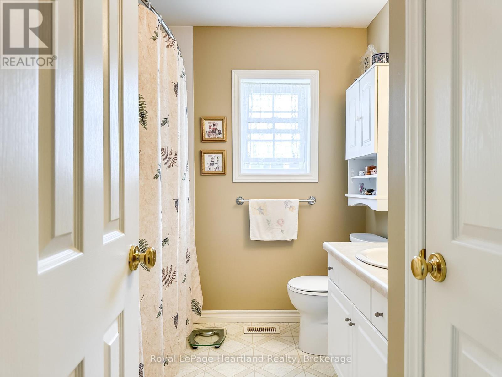 22 ALGONQUIN LANE - 24