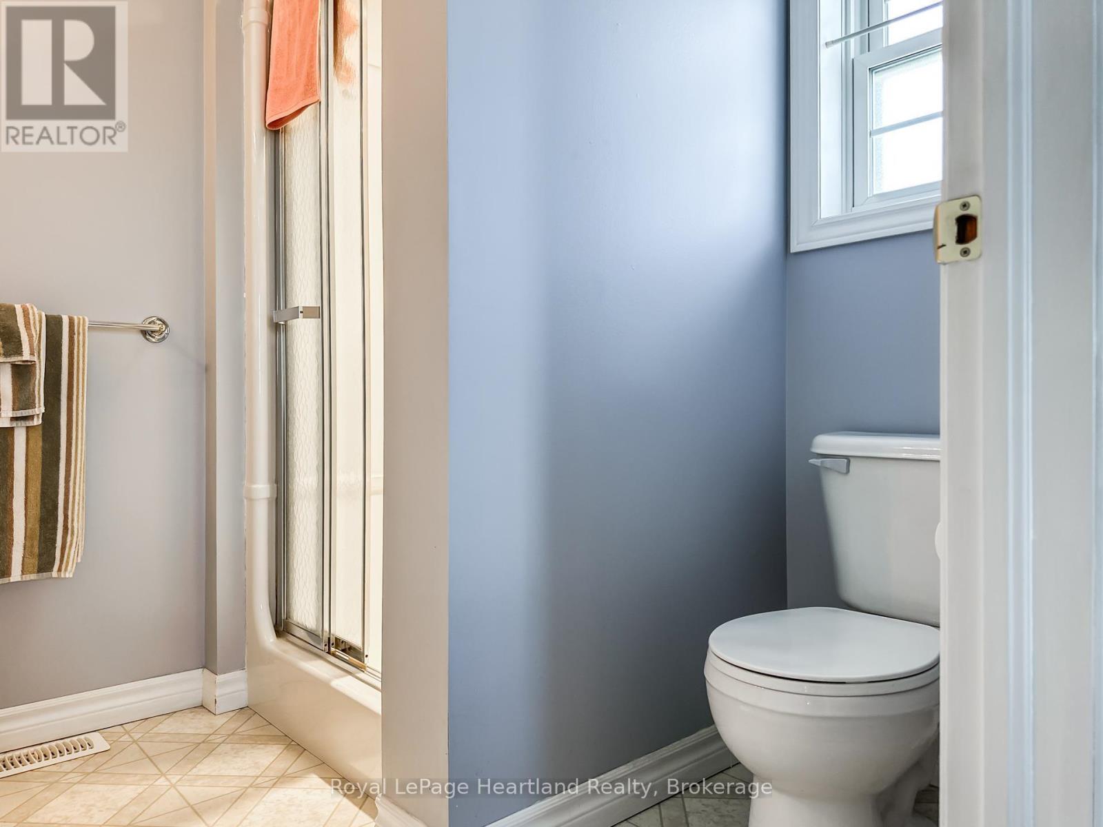 22 ALGONQUIN LANE - 21