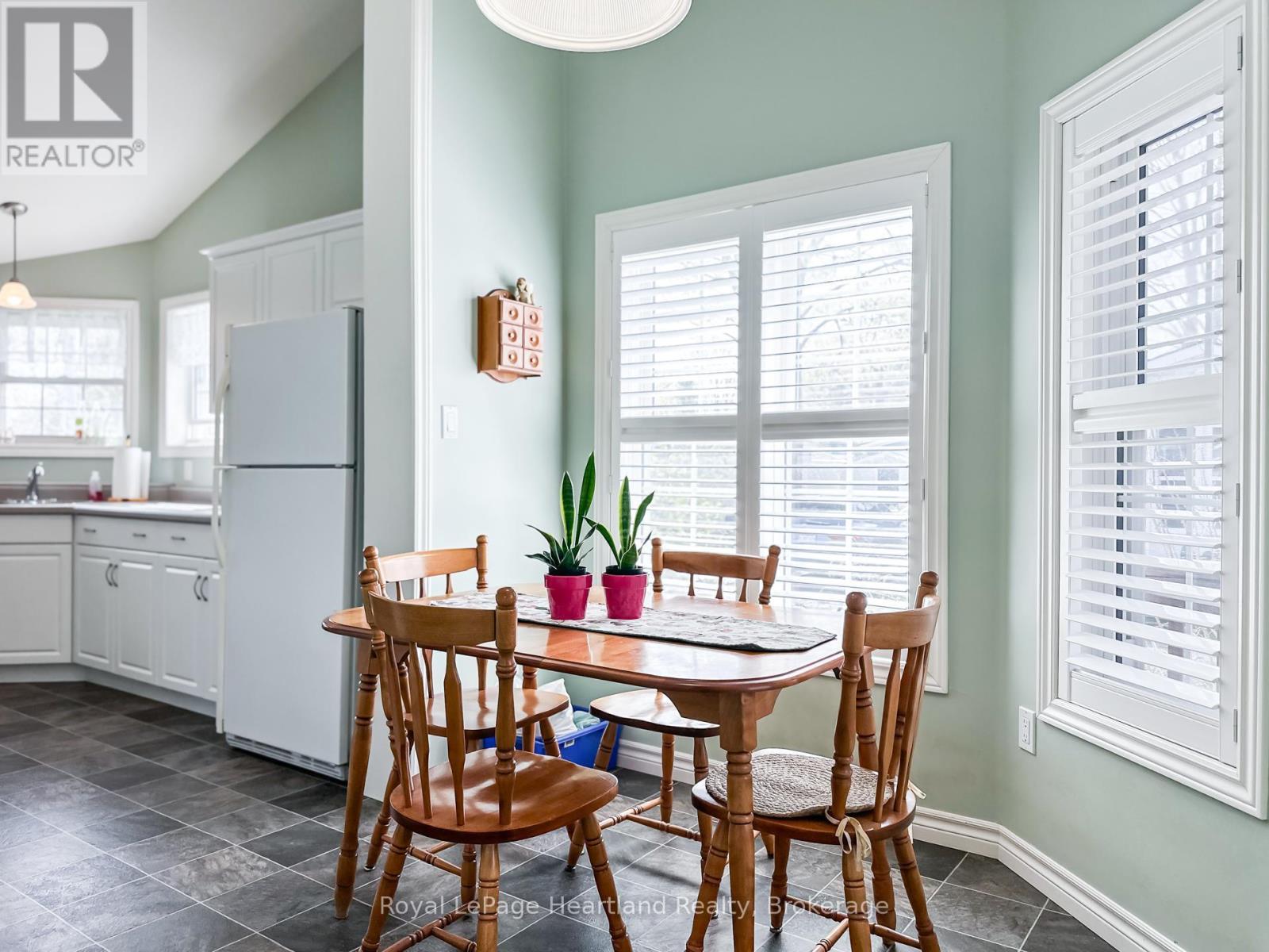 22 ALGONQUIN LANE - 14