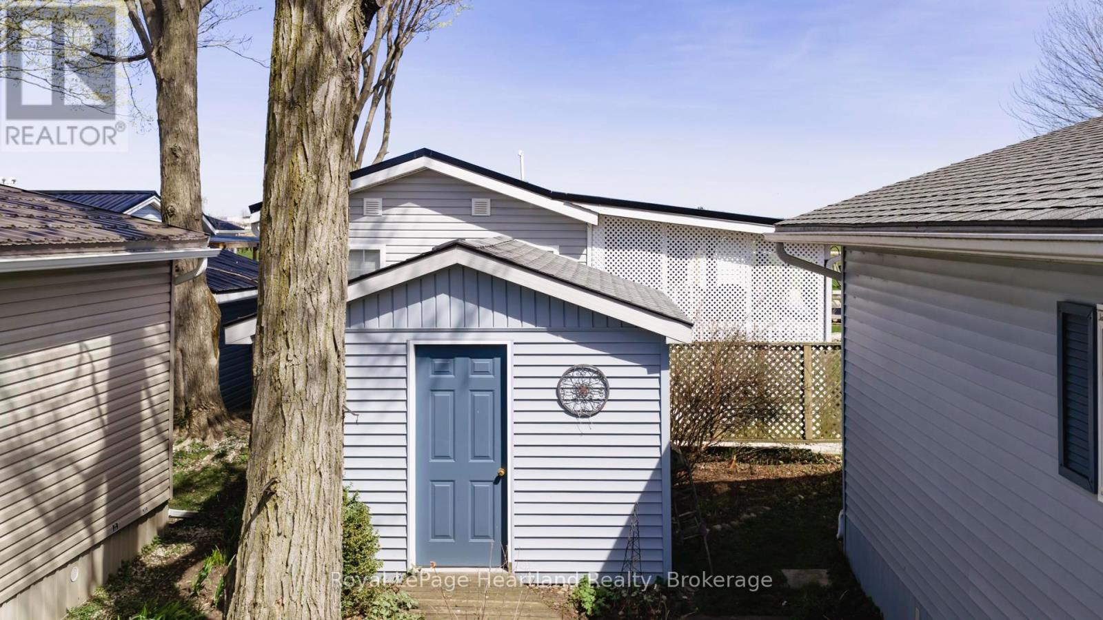 22 ALGONQUIN LANE - 32