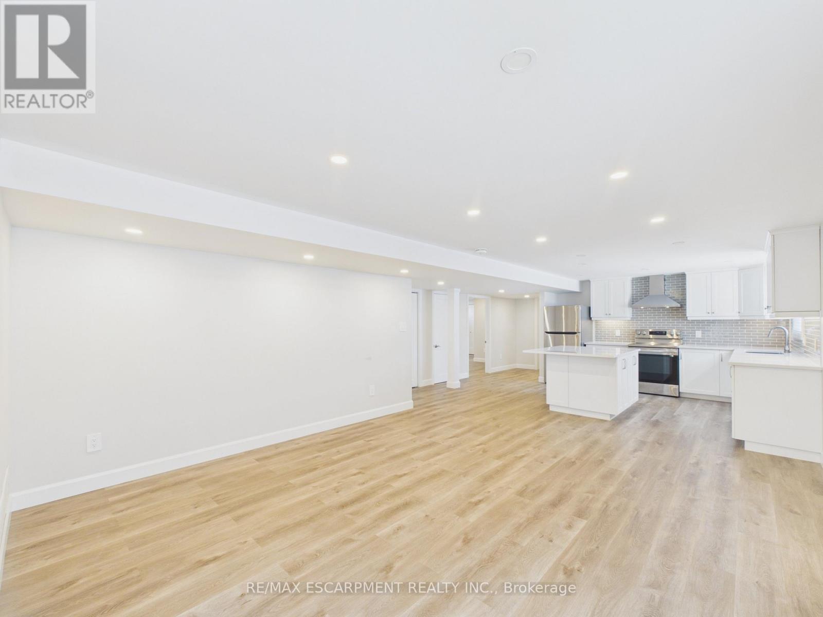 10 THAIN STREET W - 24