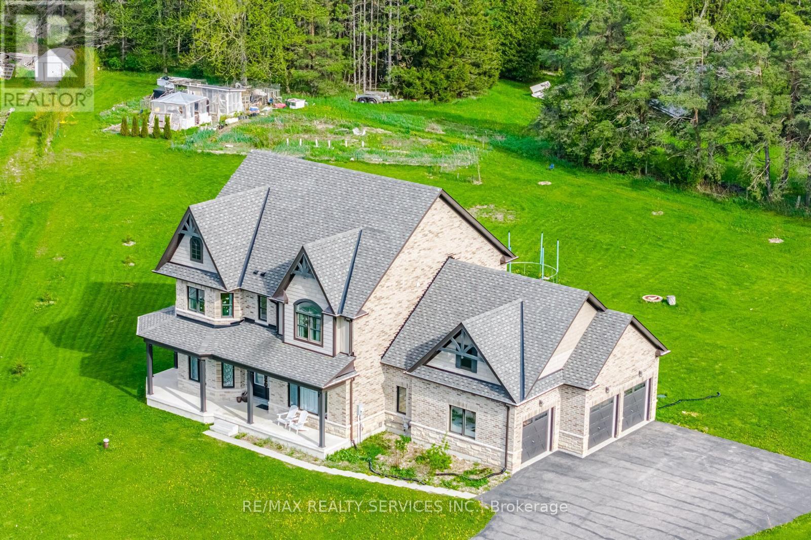 26 COUNTRY MEADOWS DRIVE - Image 2