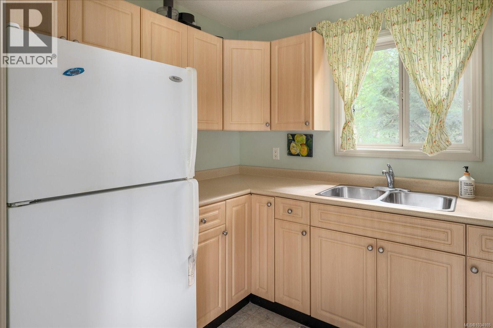 3122 DOLPHIN Dr, Nanoose Bay