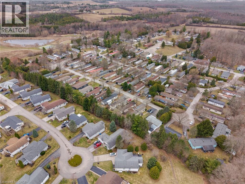 157 MAPLE Crescent - 32