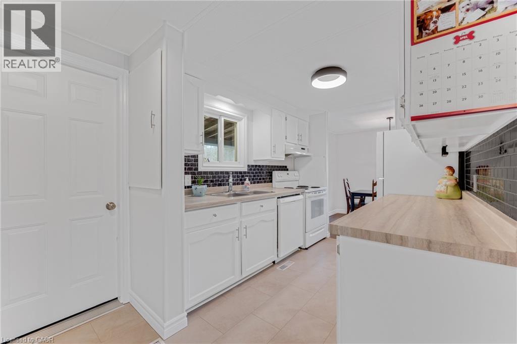 157 MAPLE Crescent - 13