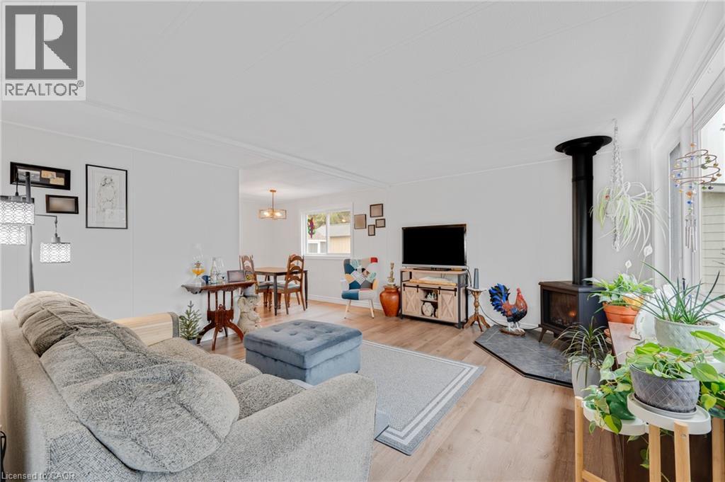 157 MAPLE Crescent - 10
