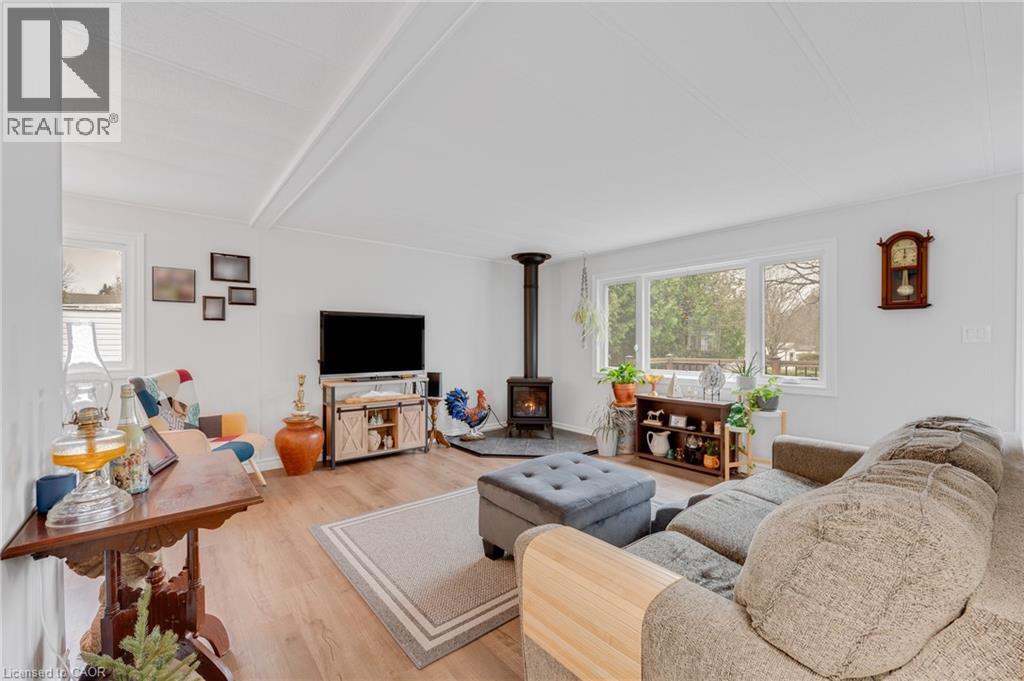 157 MAPLE Crescent - 11