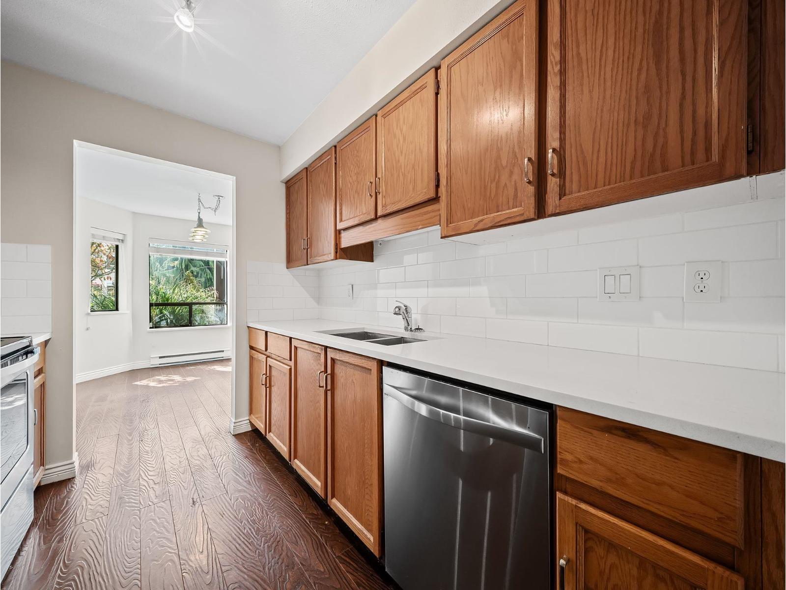 105 1460 MARTIN STREET, White Rock