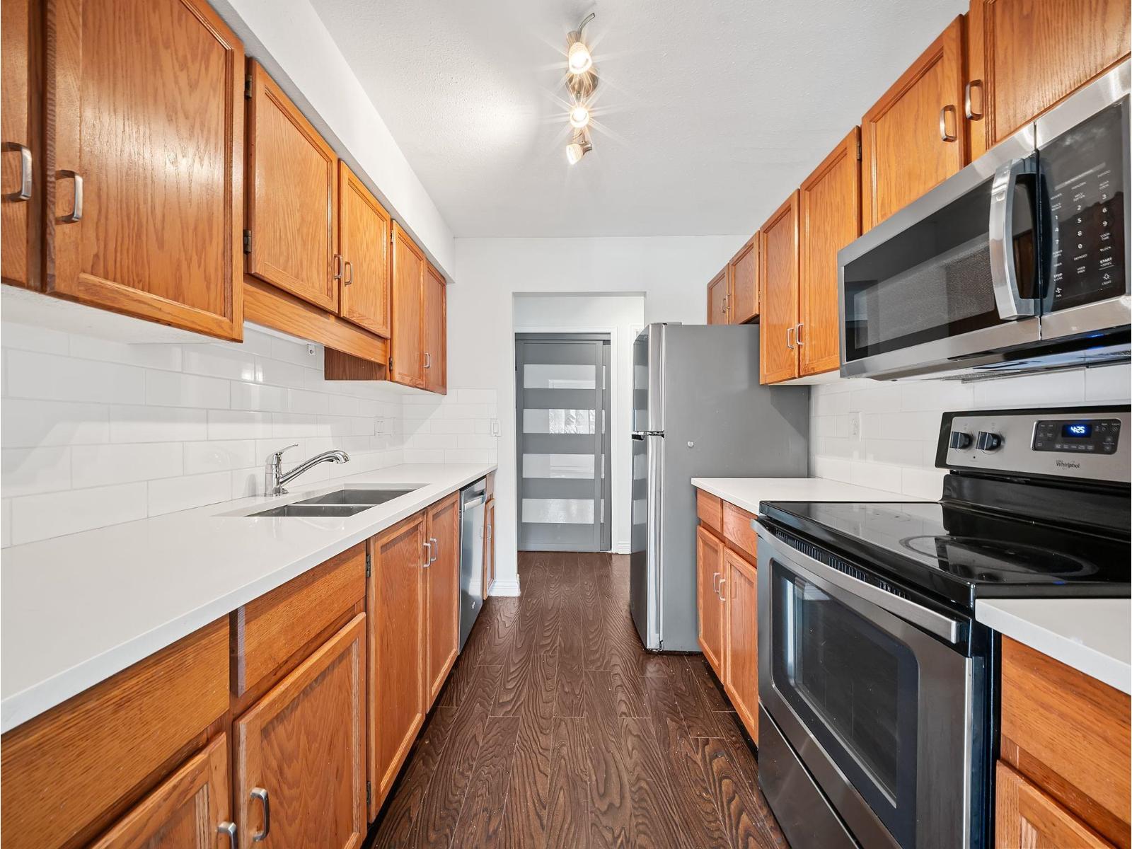 105 1460 MARTIN STREET, White Rock