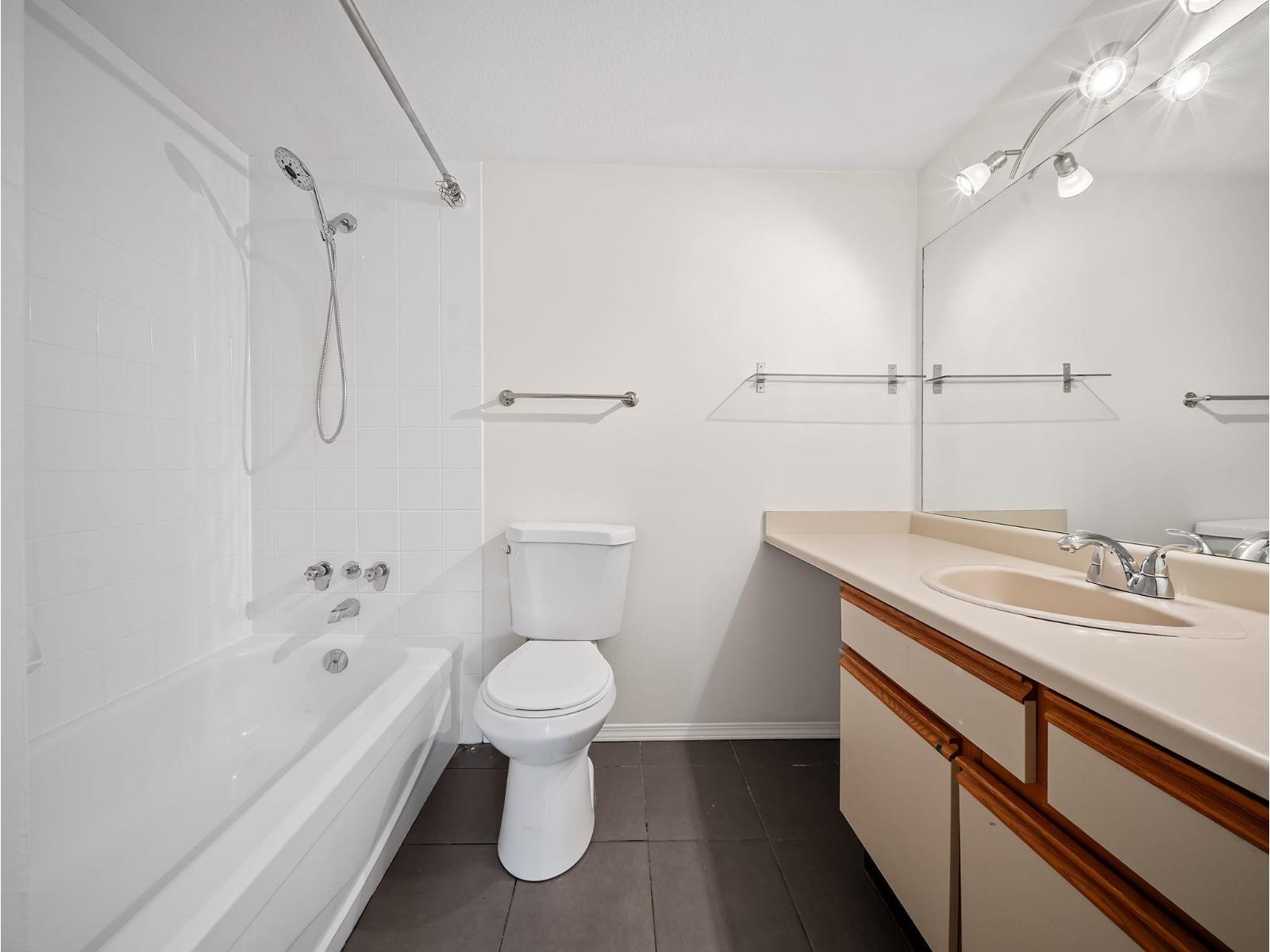 105 1460 MARTIN STREET, White Rock